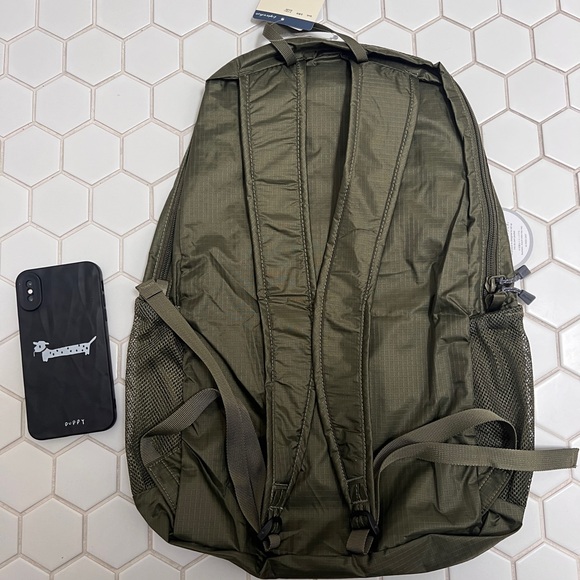 Mont-bell Pocketable Light Pack 15L olive main image 4